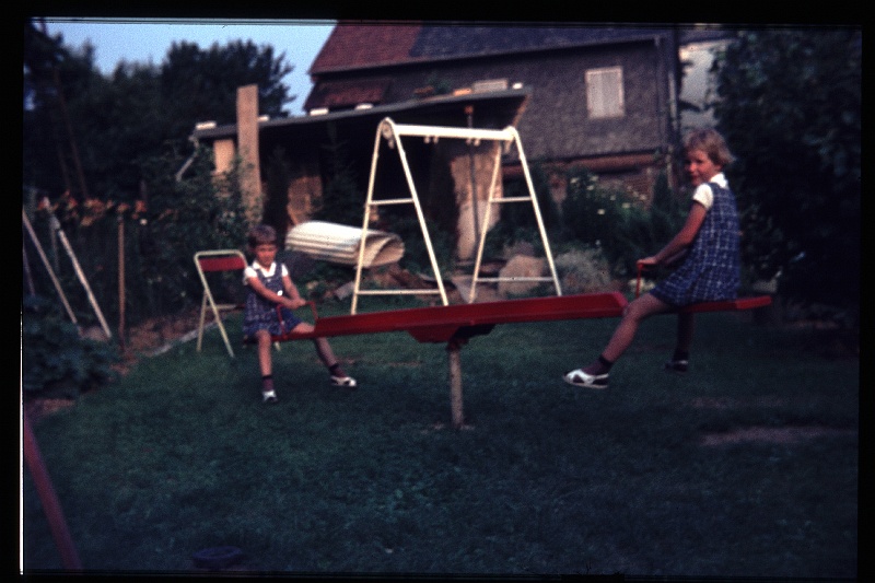 21.Gronau juli 1968 Brigitte,Marion.JPG